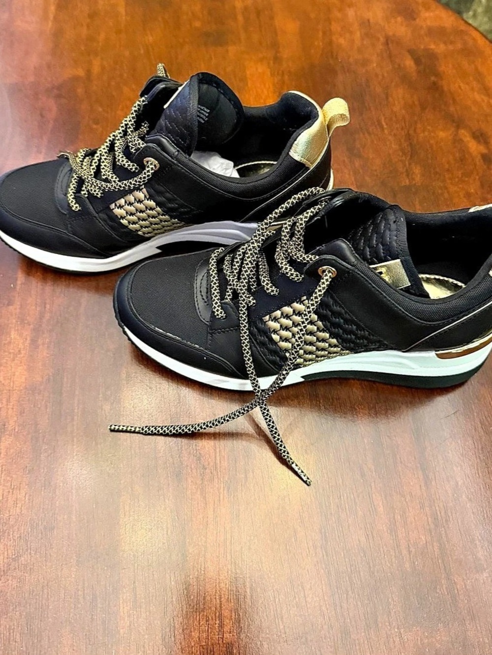 Michael Kors MK100 Leather Sneakers Black & Gold US 7.5 Like New